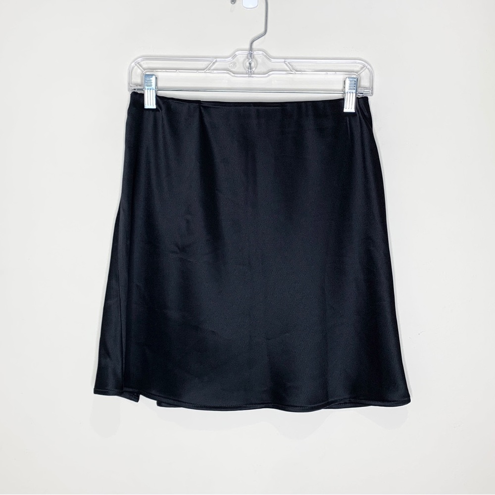 NONchalant Label Karmen Satin Slit Mini Skirt (Sz M) Black - Picture 9 of 13